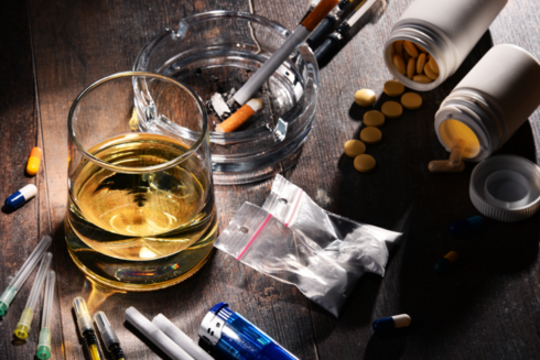 התמכרות לאלכוהול וסמים