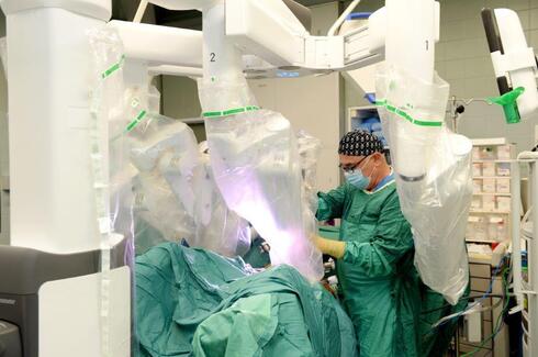 רובוט שמבצע ניתוחים מורכבים 