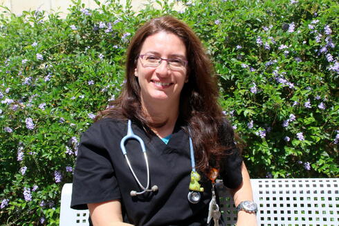 ד"ר איילת שלז, מומחית ברפואה דחופה ילדים במרכז רפואי מאיר
