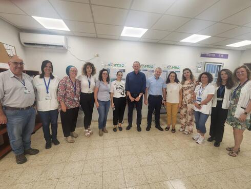  יו"ר הדירקטוריון  יוחנן לוקר בביקור במרפאת כללית גרנות
